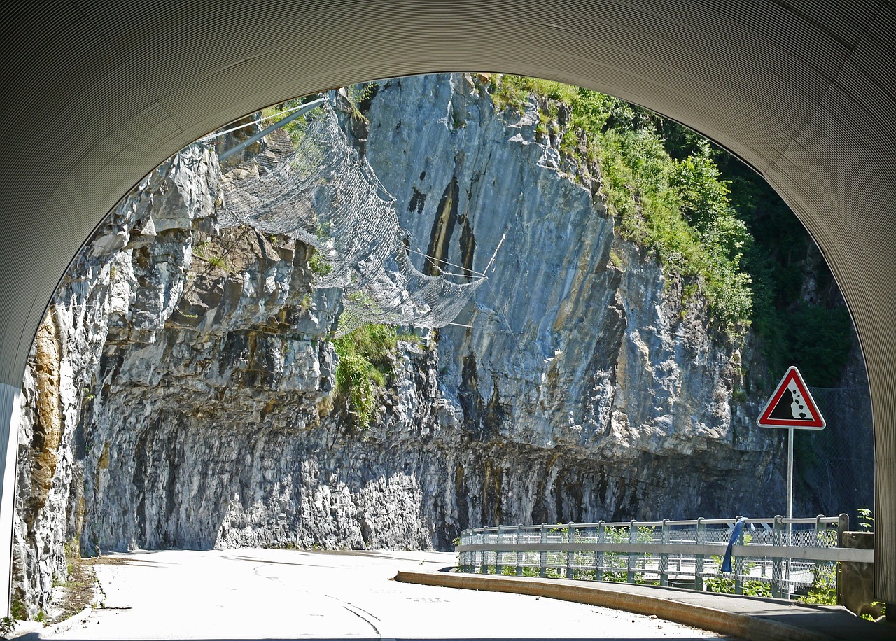 瓊州海底隧道，建設(shè)進(jìn)展、技術(shù)挑戰(zhàn)與未來(lái)展望的最新消息